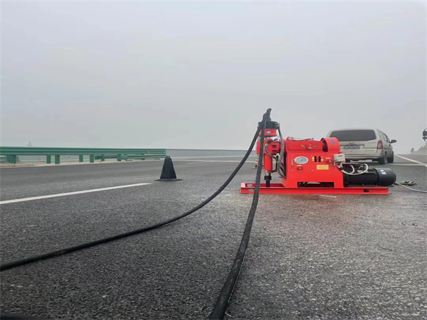 瑞丽马路路基路面开裂下沉注浆加固灌浆